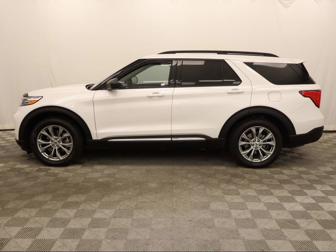 Certified 2022 Ford Explorer XLT w/ Equipment Group 202A image 2