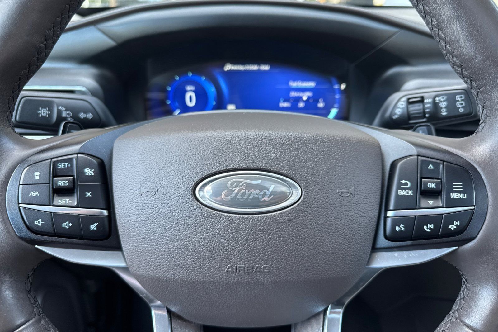 Certified 2020 Ford Explorer Platinum w/ Premium Technology Package AWD/4WD image 26
