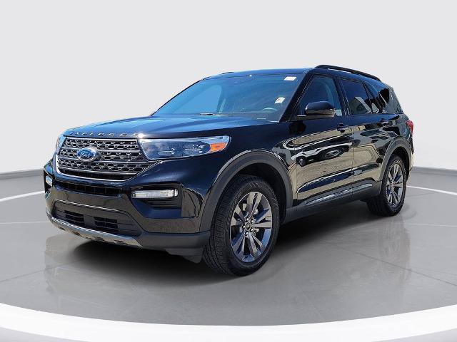 Certified 2023 Ford Explorer XLT w/ Equipment Group 202A AWD/4WD image 3