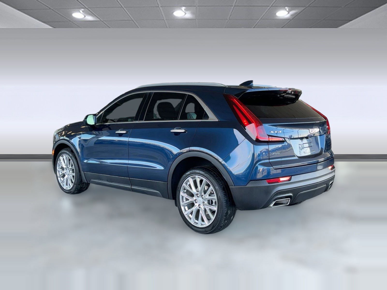 Used 2021 Cadillac XT4 Luxury w/ Cold Weather Package image 3