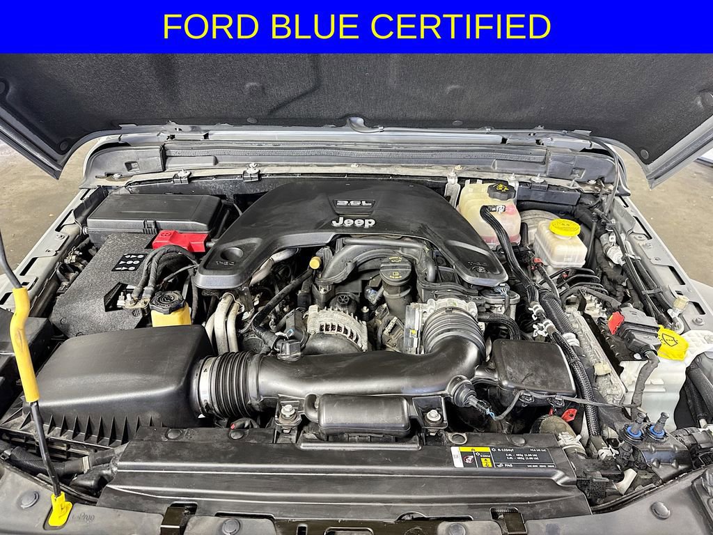 Used 2018 Jeep Wrangler Unlimited Sahara w/ Cold Weather Group image 29