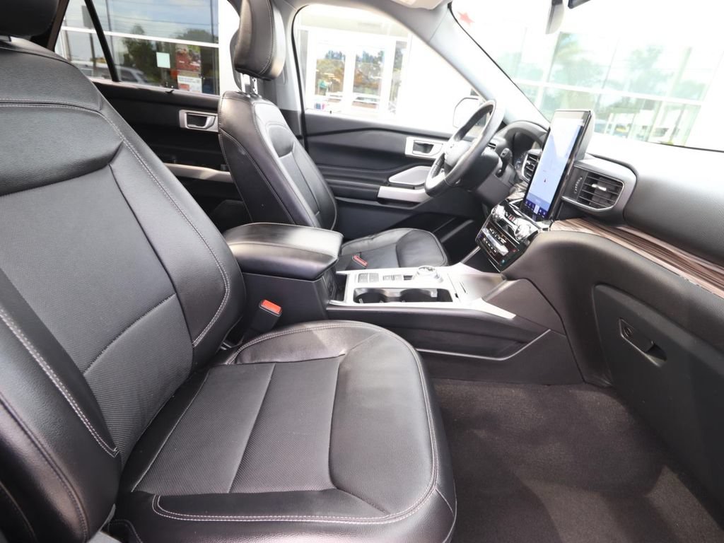 Certified 2023 Ford Explorer Limited w/ Limited Technology Package RWD image 25