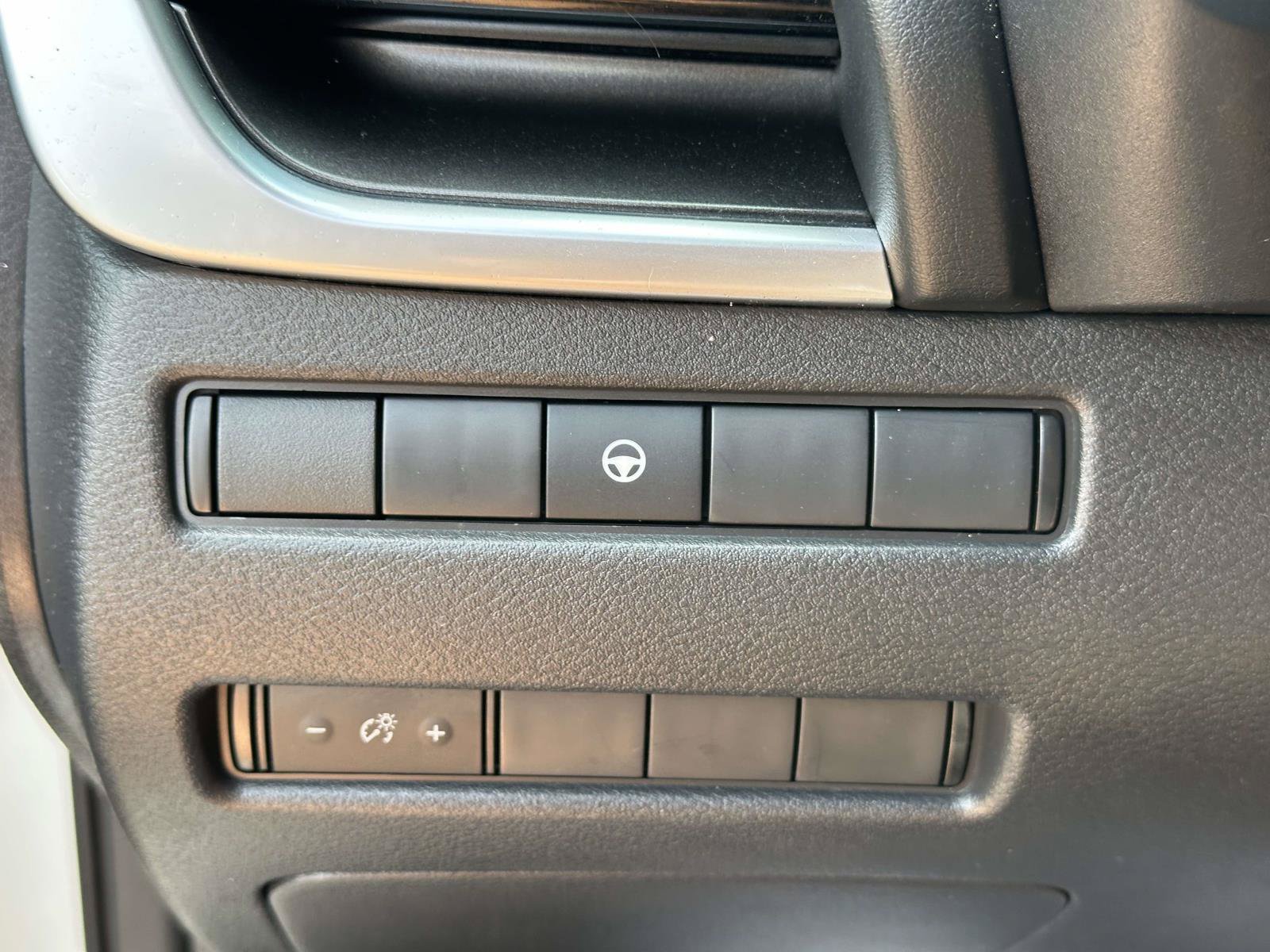 Used 2022 Nissan Rogue SV AWD/4WD image 33