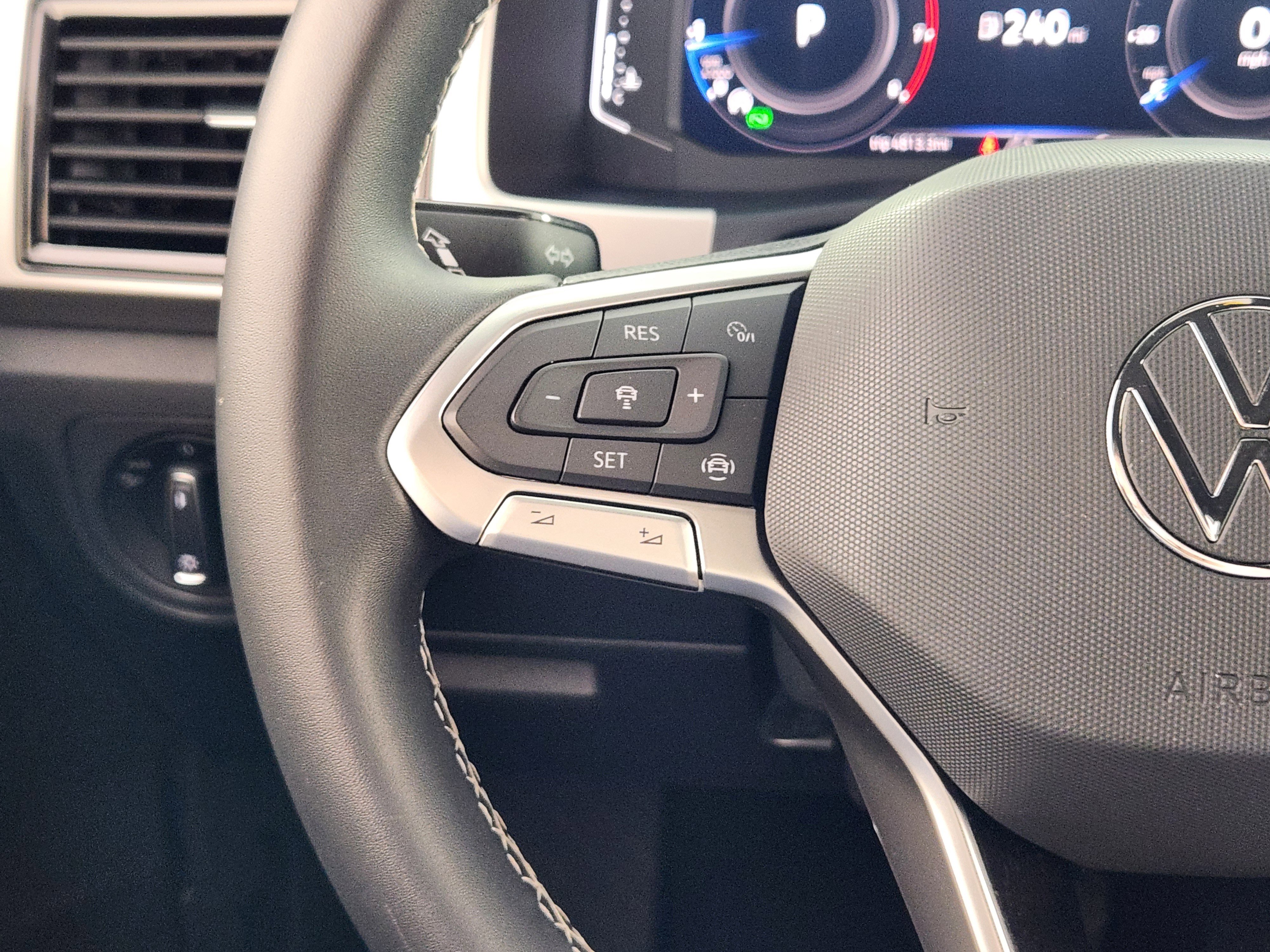 Used 2022 Volkswagen Atlas Cross Sport SE image 18