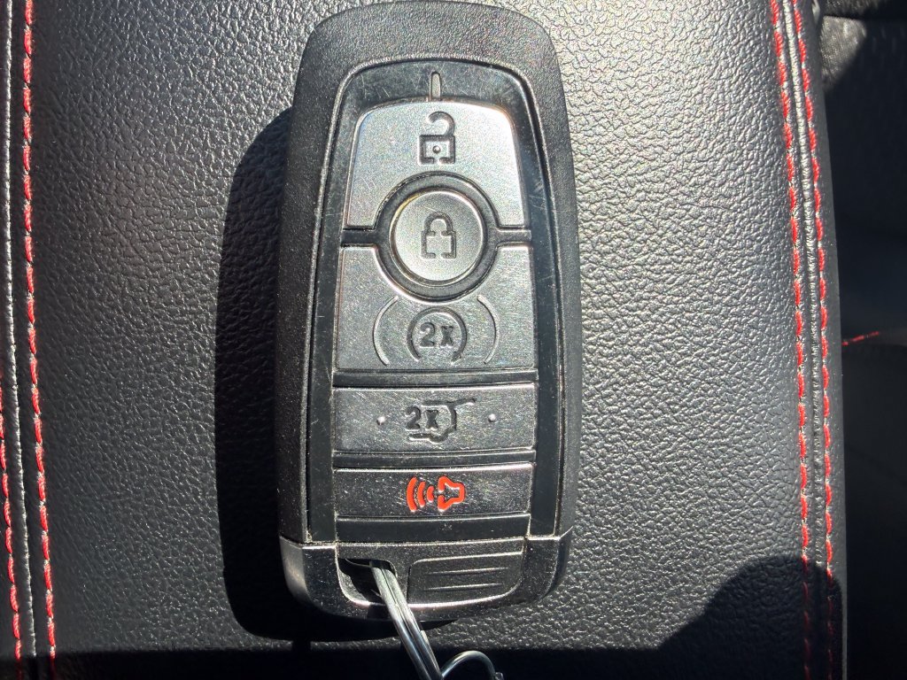 Certified 2025 Ford Escape ST-Line w/ Cold Weather Package FWD image 31