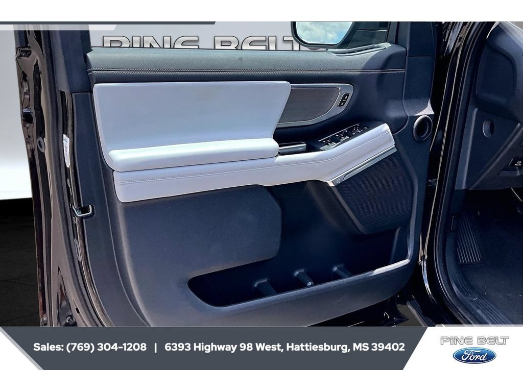 Certified 2025 Ford Expedition Platinum AWD/4WD image 17