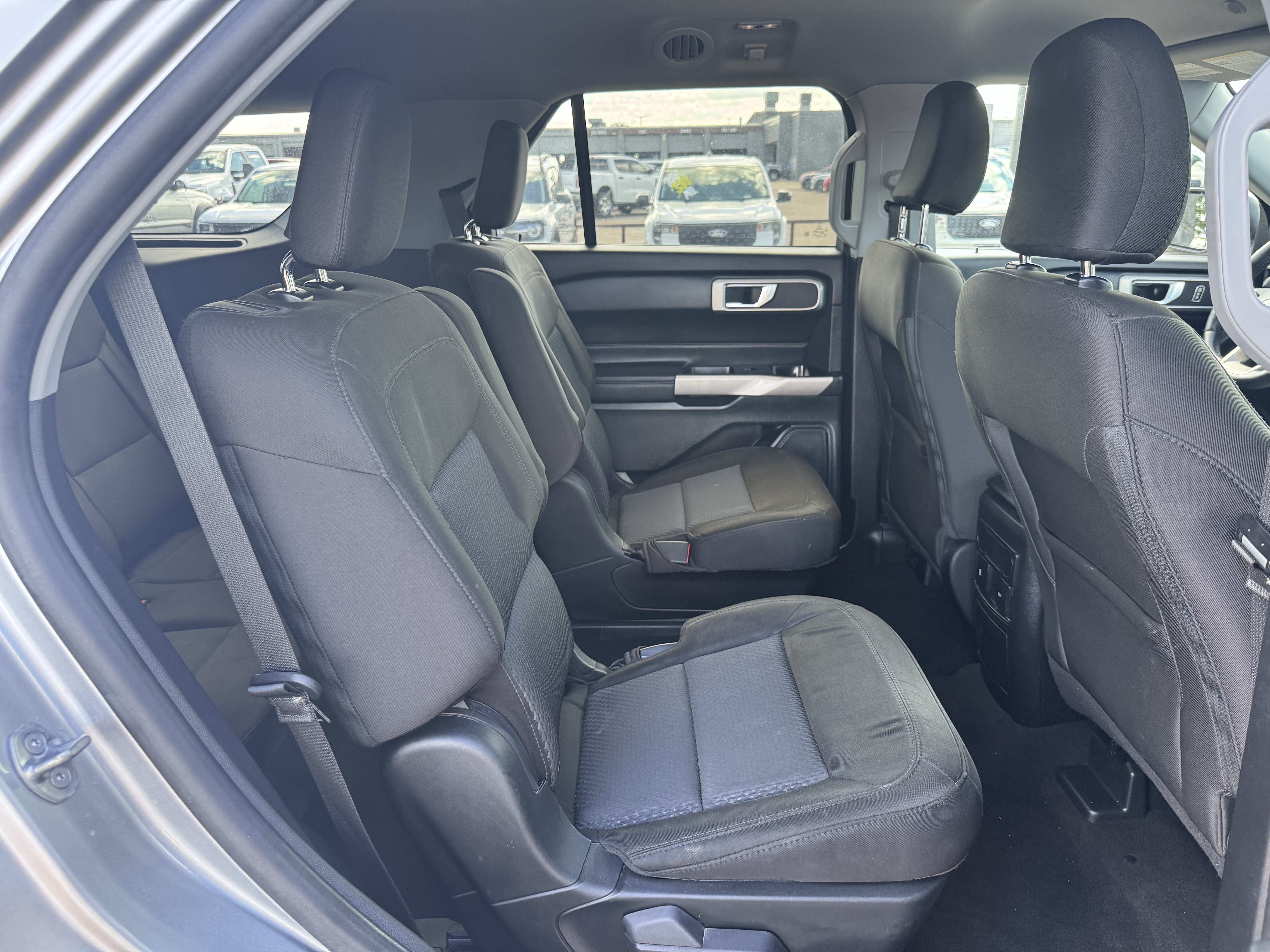Certified 2024 Ford Explorer XLT RWD image 29