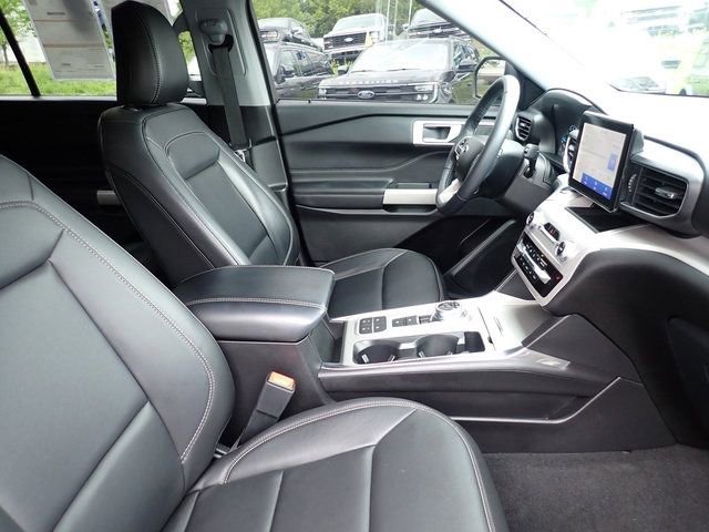 Certified 2023 Ford Explorer XLT w/ Equipment Group 202A RWD image 10