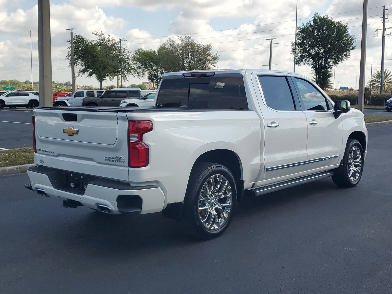 Used 2025 Chevrolet Silverado 1500 High Country image 3