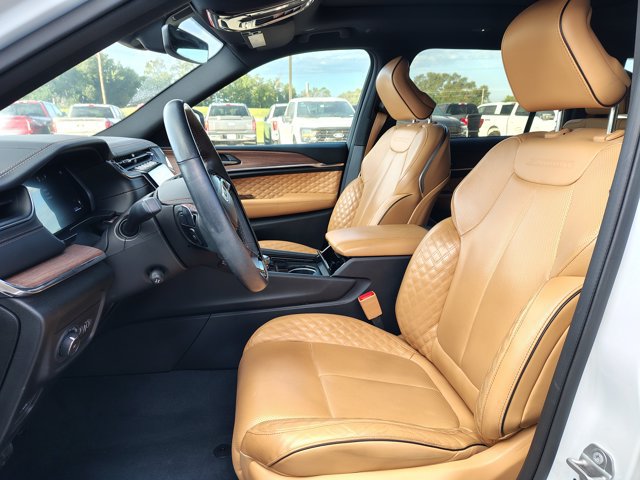 Used 2023 Jeep Grand Cherokee L Summit AWD/4WD image 11