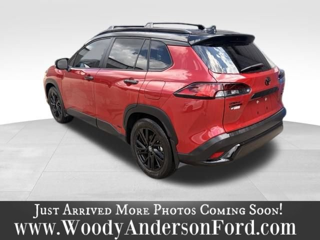 Used 2024 Toyota Corolla Cross AWD Hybrid w/ Moonroof Package image 4