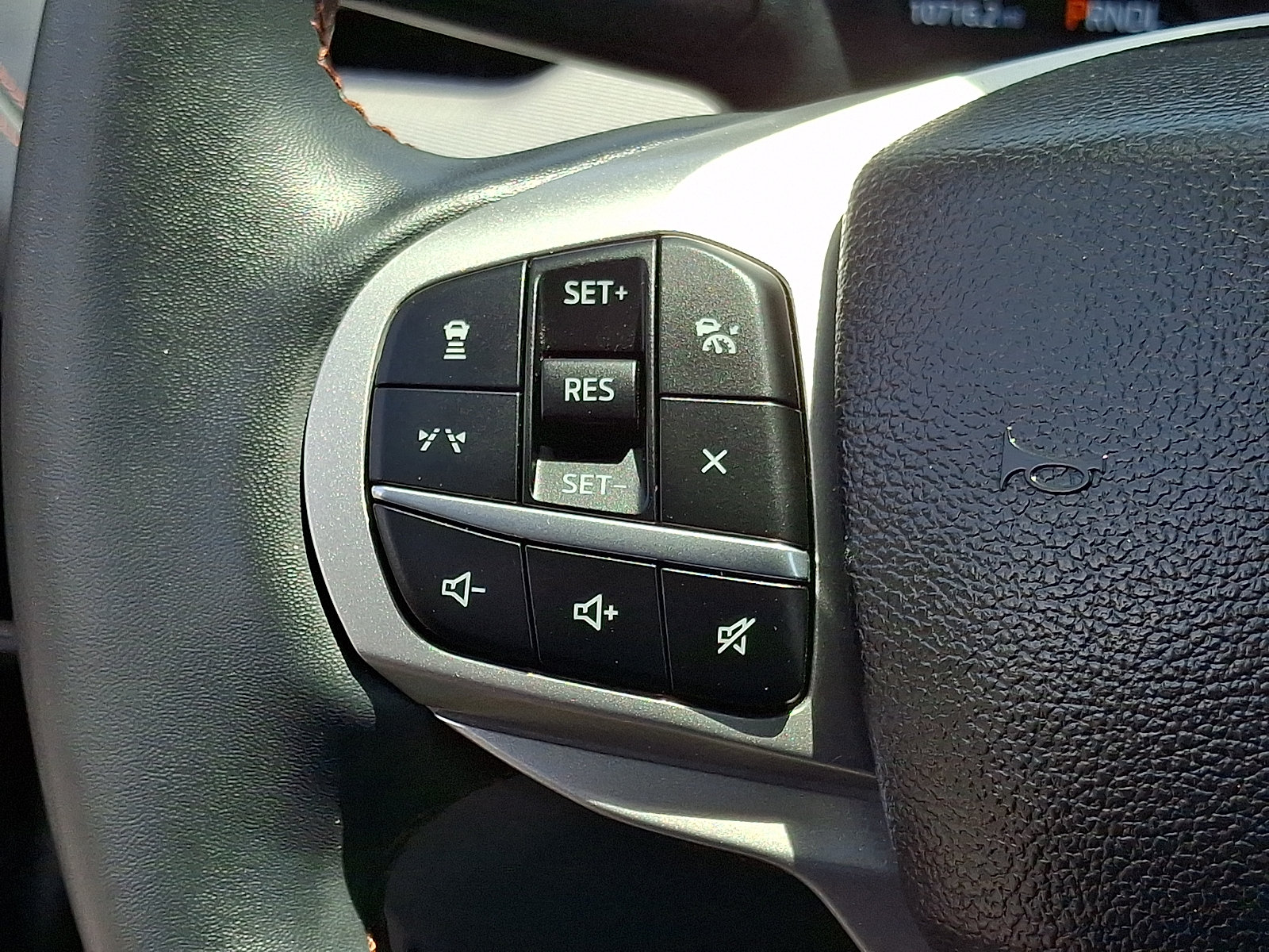 Certified 2025 Ford Explorer Active AWD/4WD image 23