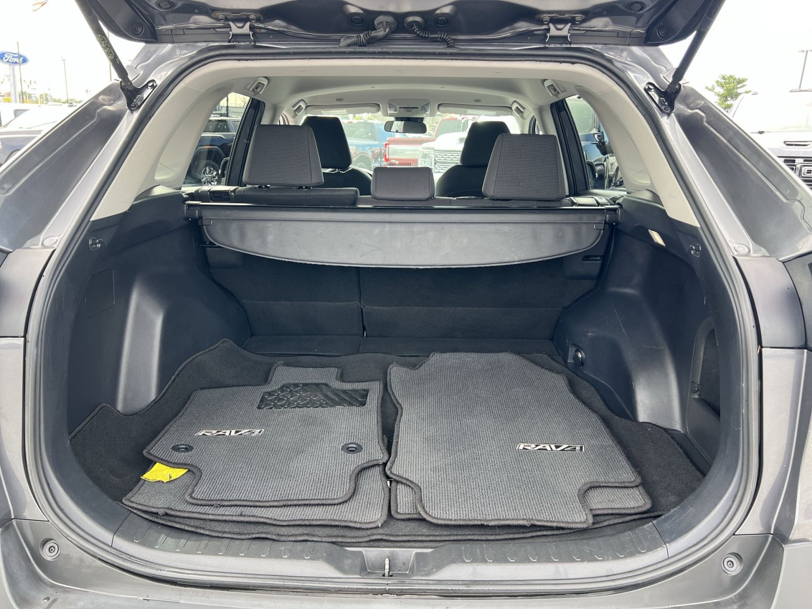 Used 2025 Toyota RAV4 LE AWD/4WD image 23
