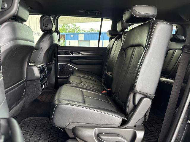Used 2024 Jeep Wagoneer Series II w/ Flexible Seating Group RWD image 9
