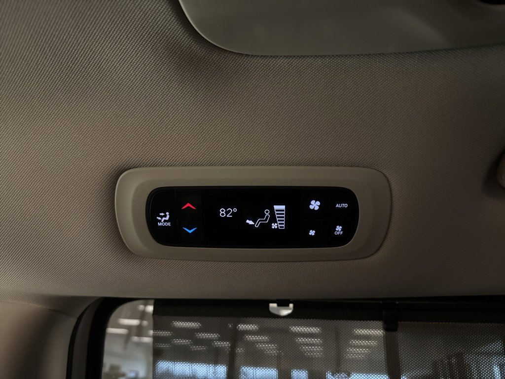 Used 2023 Chrysler Pacifica Touring-L image 20