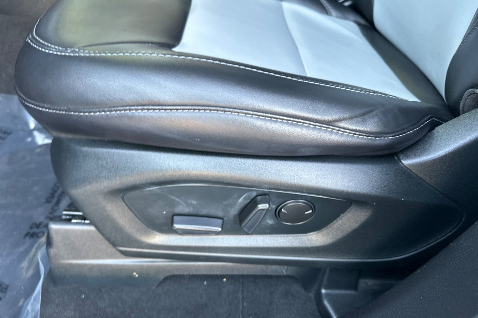 Certified 2022 Ford Explorer XLT w/ Equipment Group 202A image 13