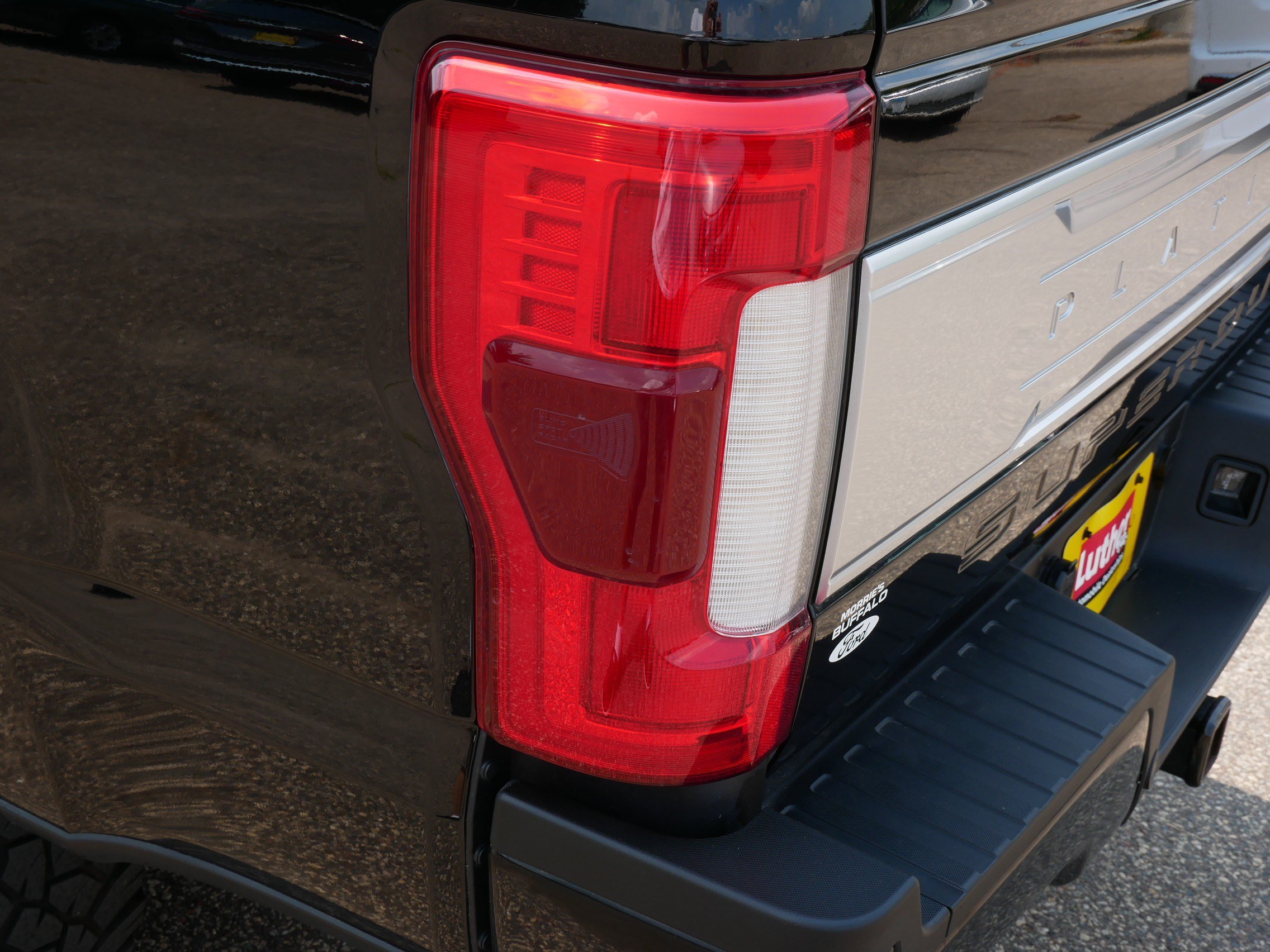 Certified 2019 Ford F350 Platinum w/ Platinum Ultimate Package AWD/4WD image 17