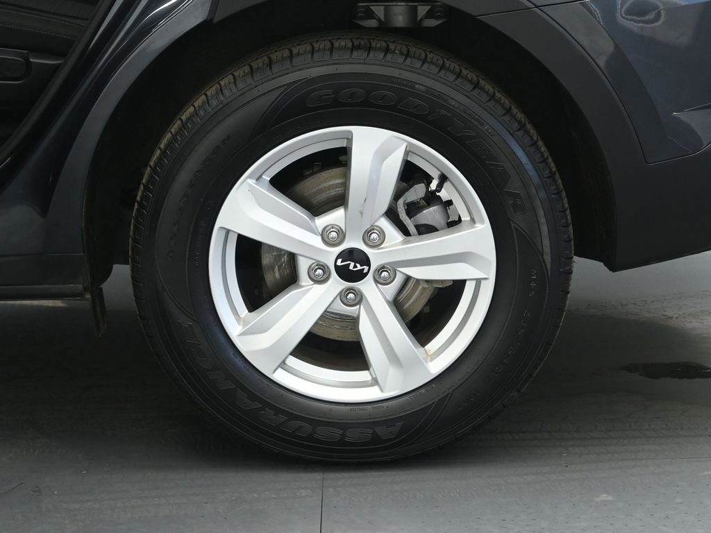 Used 2023 Kia Sorento LX image 51