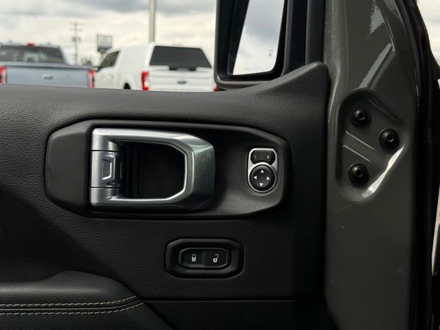 Used 2023 Jeep Wrangler Unlimited Sahara w/ Cold Weather Group AWD/4WD image 37