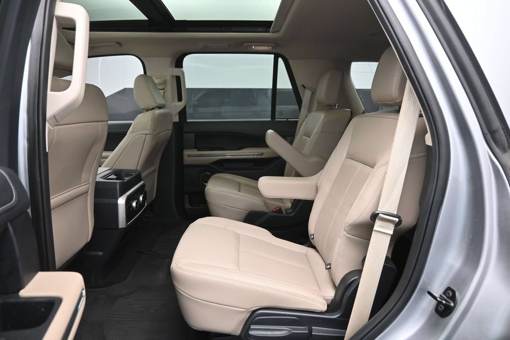 Certified 2022 Ford Expedition XLT RWD image 7
