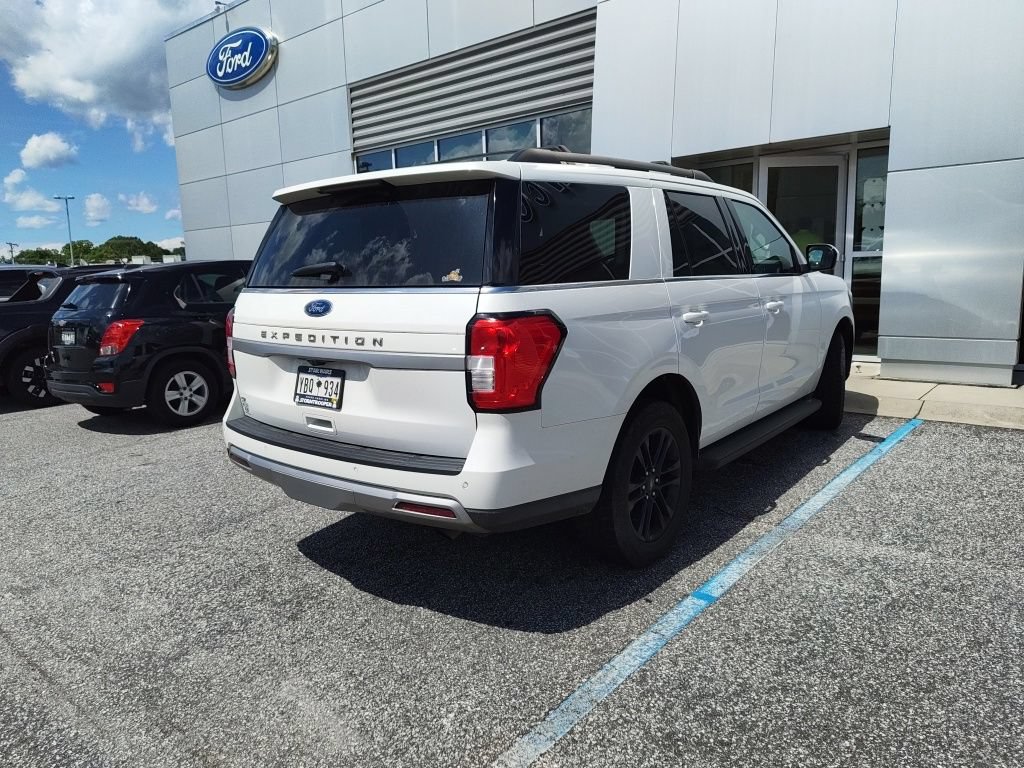 Certified 2024 Ford Expedition XLT RWD image 3