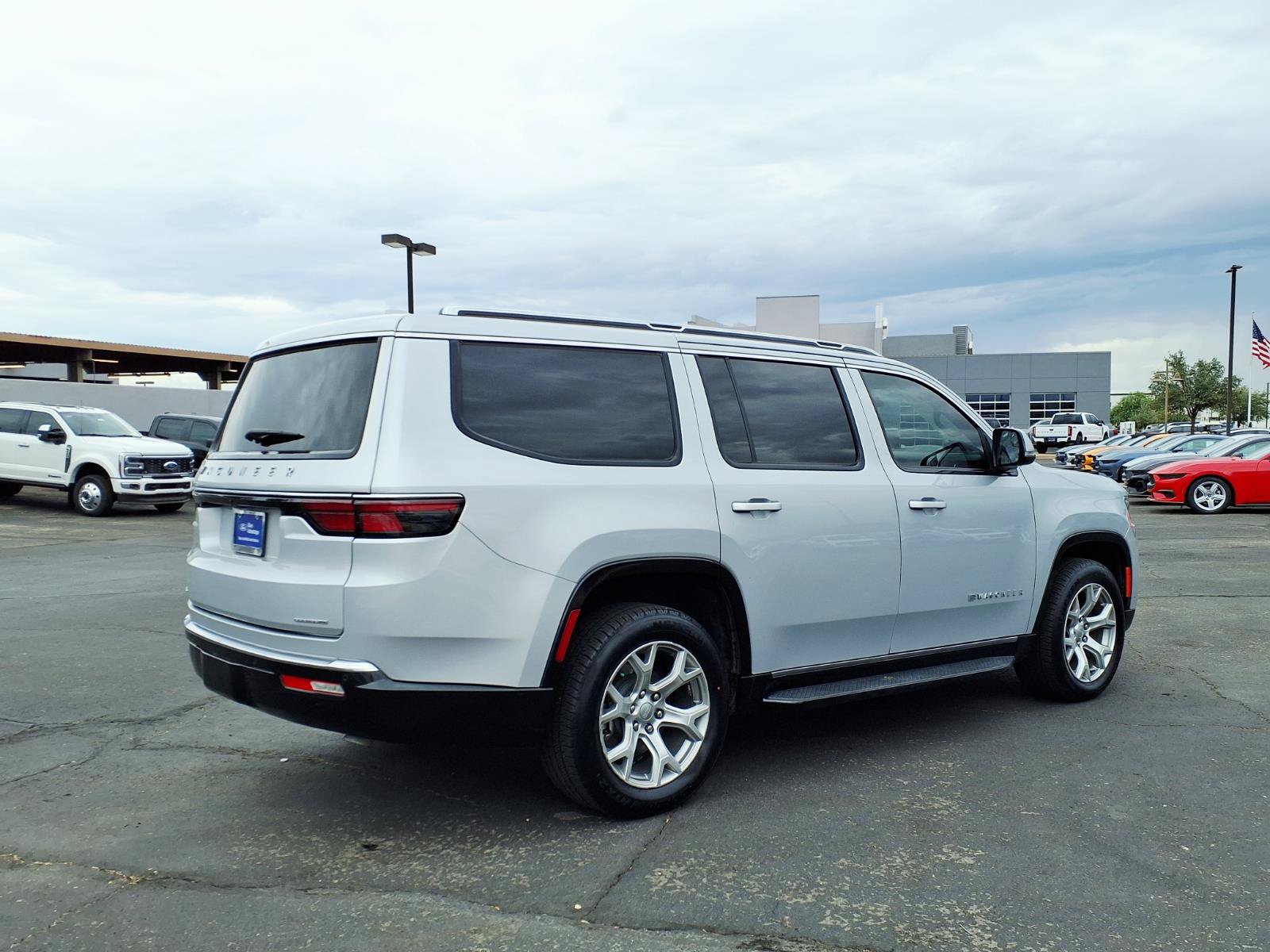 Used 2022 Jeep Wagoneer Series II AWD/4WD image 5