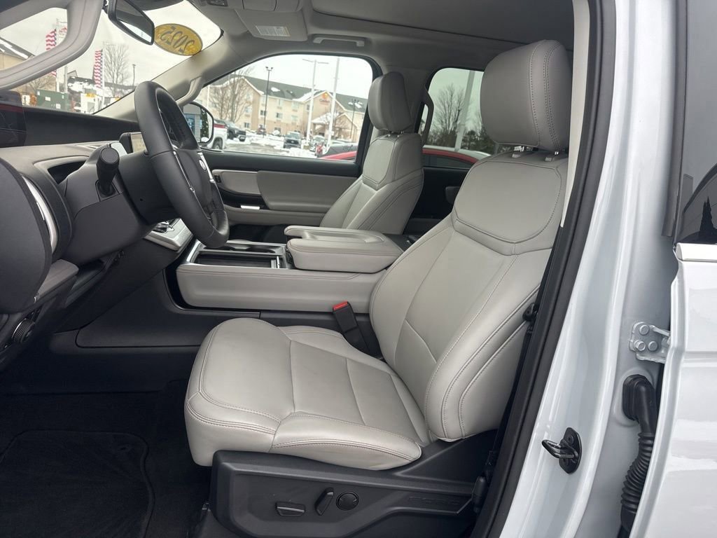 Certified 2025 Ford Expedition Active image 10