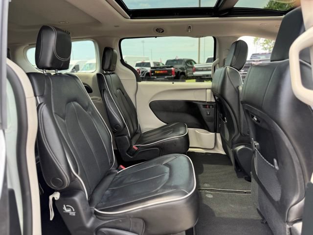 Used 2023 Chrysler Pacifica Limited FWD image 19