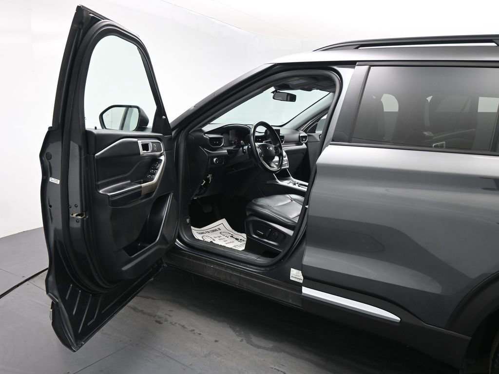Certified 2020 Ford Explorer XLT w/ Equipment Group 202A image 9