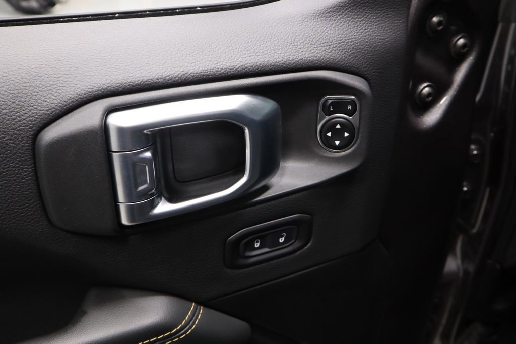 Used 2025 Jeep Wrangler Unlimited Sahara AWD/4WD image 23