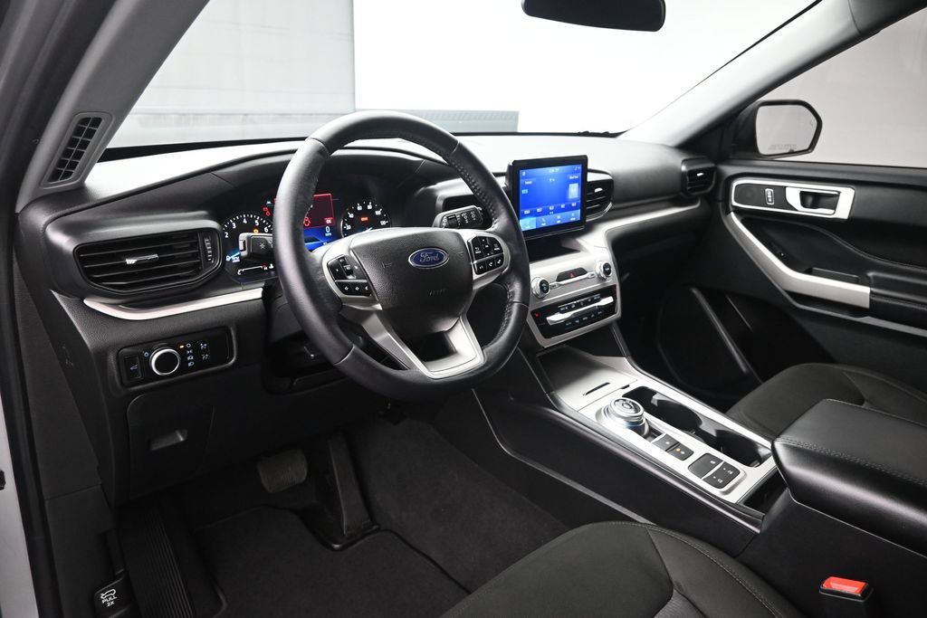 Certified 2023 Ford Explorer XLT RWD image 19