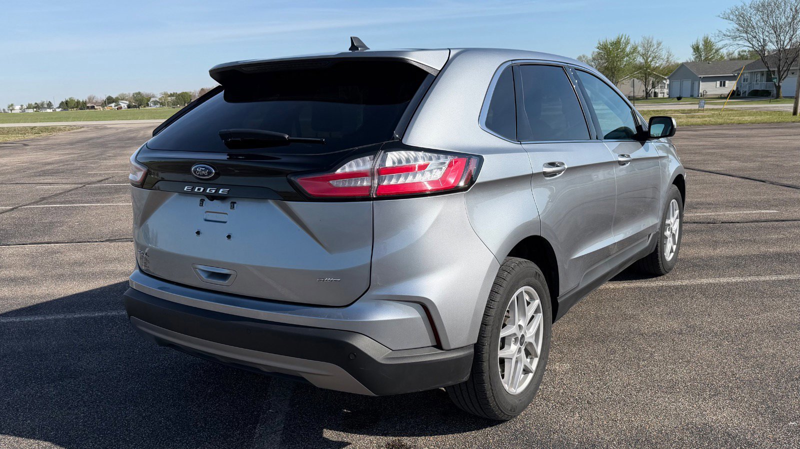 Certified 2024 Ford Edge SEL w/ Convenience Package AWD/4WD image 3