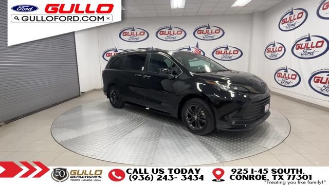 Used 2024 Toyota Sienna AWD image 2