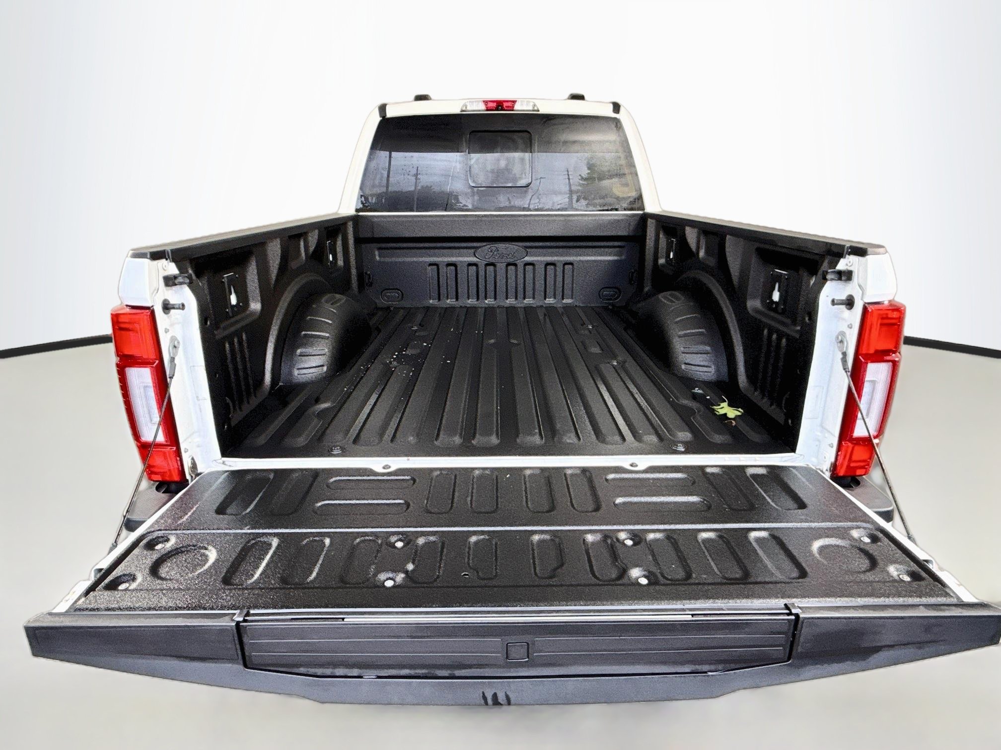 Certified 2022 Ford F350 Platinum w/ Tremor Off-Road Package AWD/4WD image 28