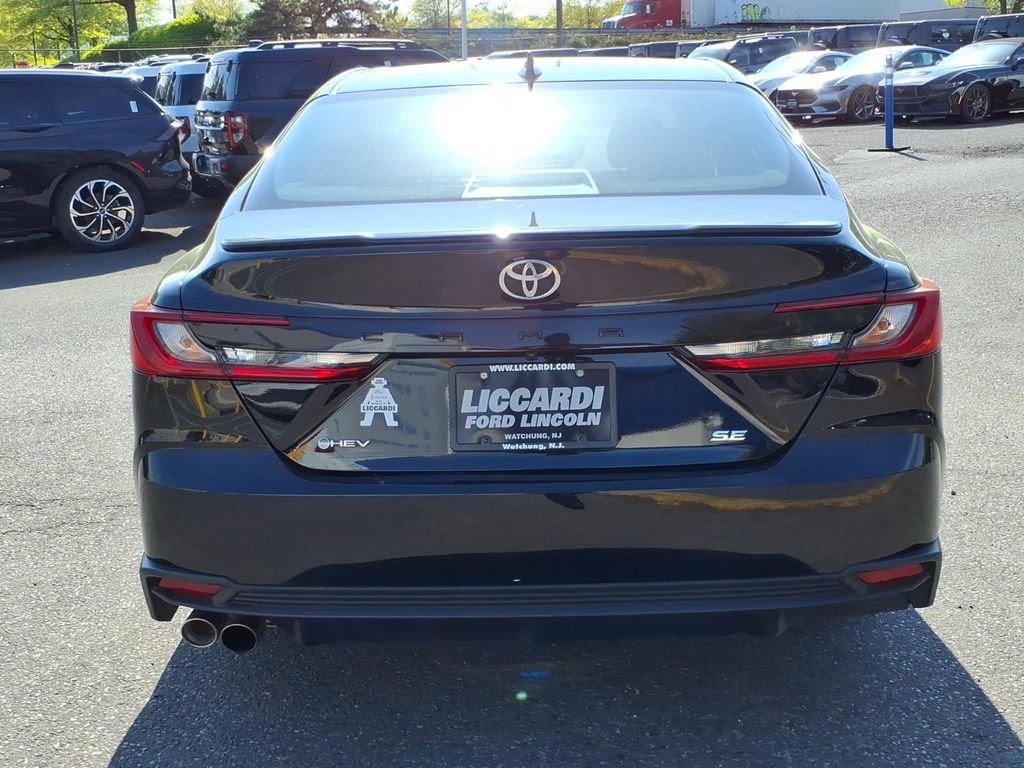 Used 2025 Toyota Camry SE w/ Convenience Package FWD image 5