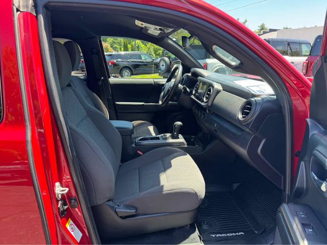 Used 2018 Toyota Tacoma TRD Off-Road w/ Technology Package AWD/4WD image 13