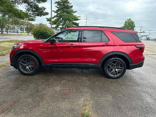 Certified 2025 Ford Explorer ST-Line w/ ST-Line Street Pack AWD/4WD image 32