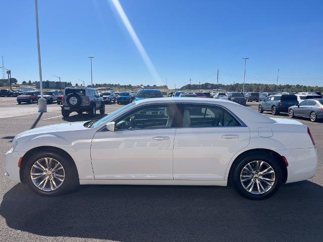 Used 2020 Chrysler 300 Touring RWD image 8
