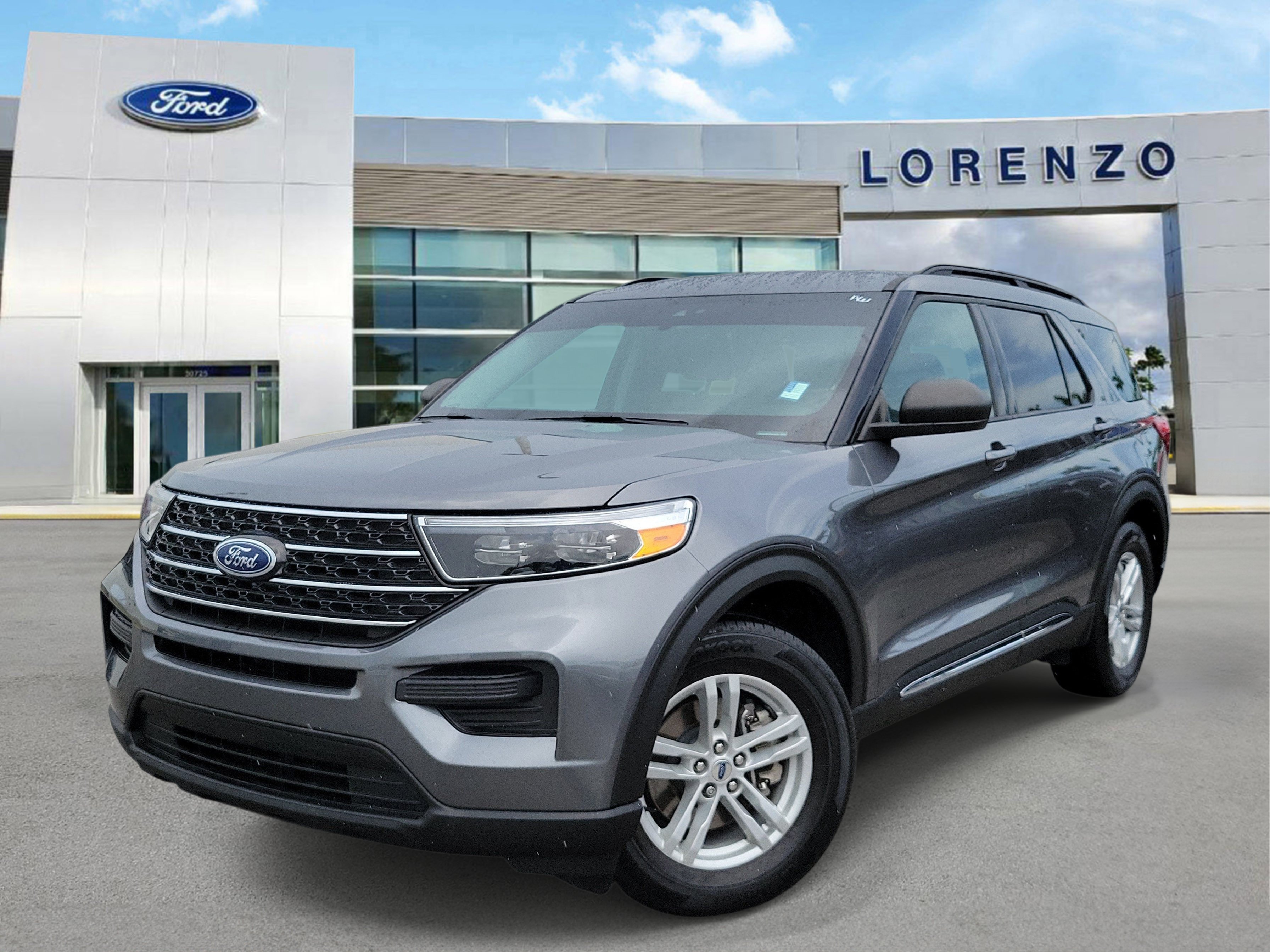Certified 2024 Ford Explorer XLT RWD image 1
