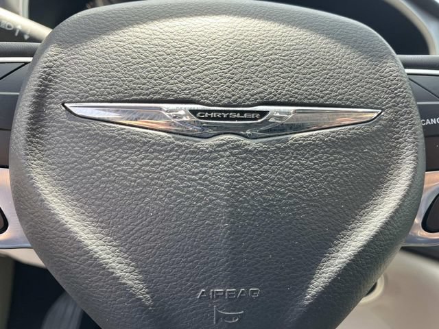 Used 2023 Chrysler Pacifica Touring-L FWD image 33