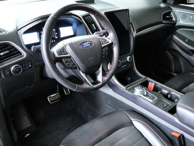 Certified 2024 Ford Edge ST-Line AWD/4WD image 3