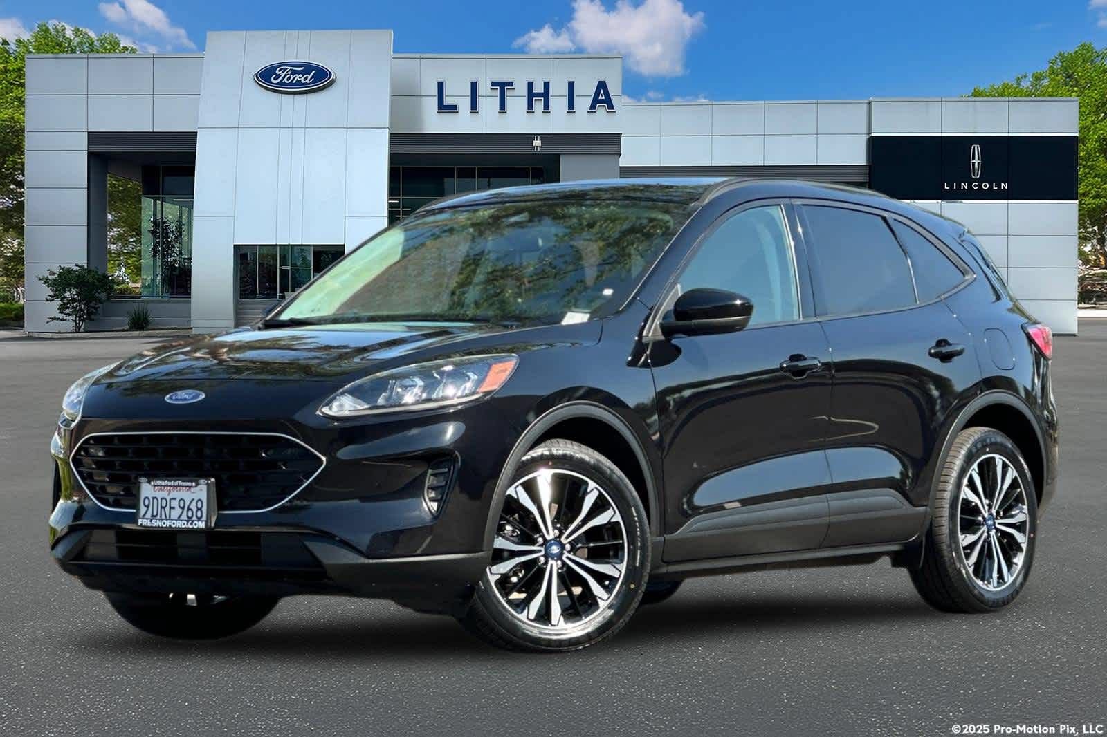 Certified 2022 Ford Escape SE w/ SE Sport Appearance Package AWD/4WD image 1