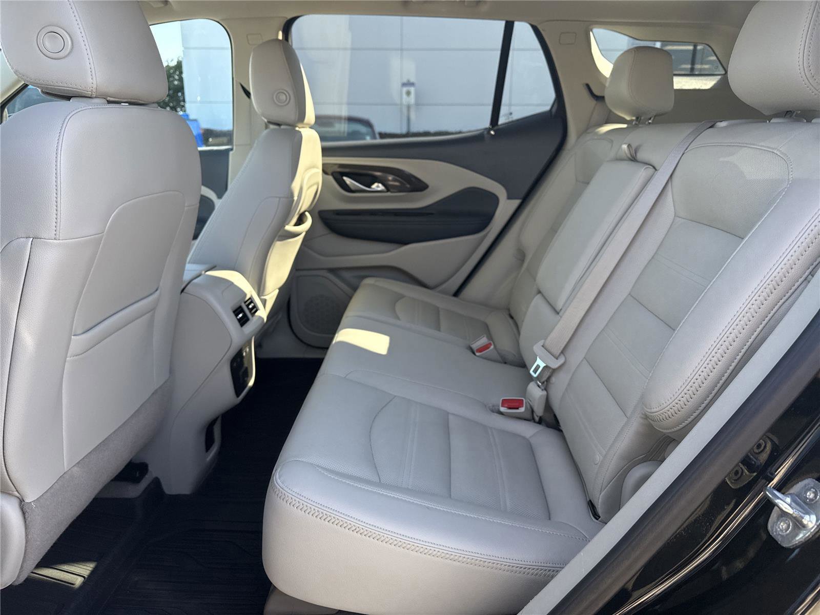 Used 2022 GMC Terrain Denali w/ Black Diamond Edition image 10