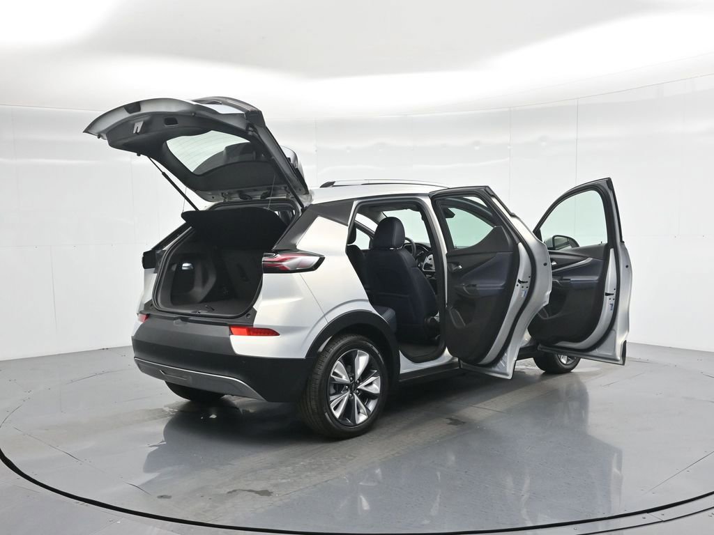 Used 2022 Chevrolet Bolt EUV LT w/ Convenience Package image 54