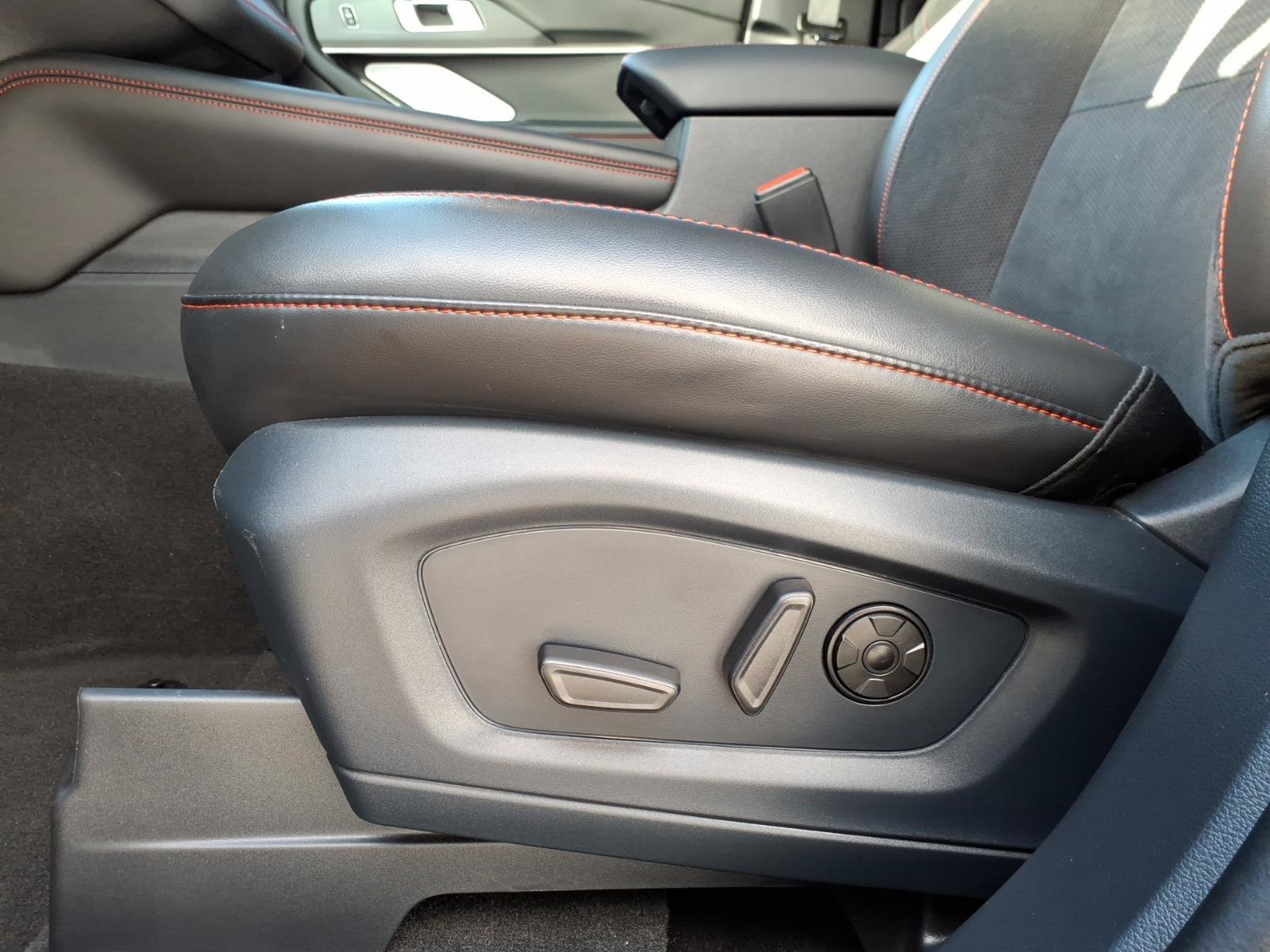 Certified 2025 Ford Explorer ST AWD/4WD image 14