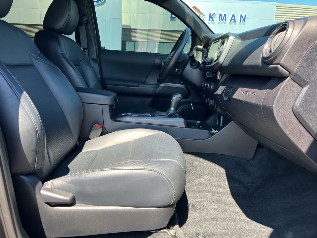 Used 2018 Toyota Tacoma TRD Sport image 33