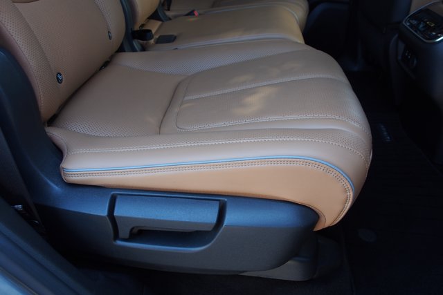 Used 2025 INFINITI QX80 Sensory AWD/4WD image 16