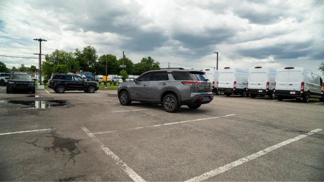 Used 2024 Nissan Pathfinder SV w/ Black Appearance Package AWD/4WD image 14