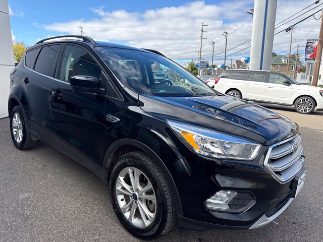 Certified 2018 Ford Escape SE w/ SE Sync 3 Package AWD/4WD image 4