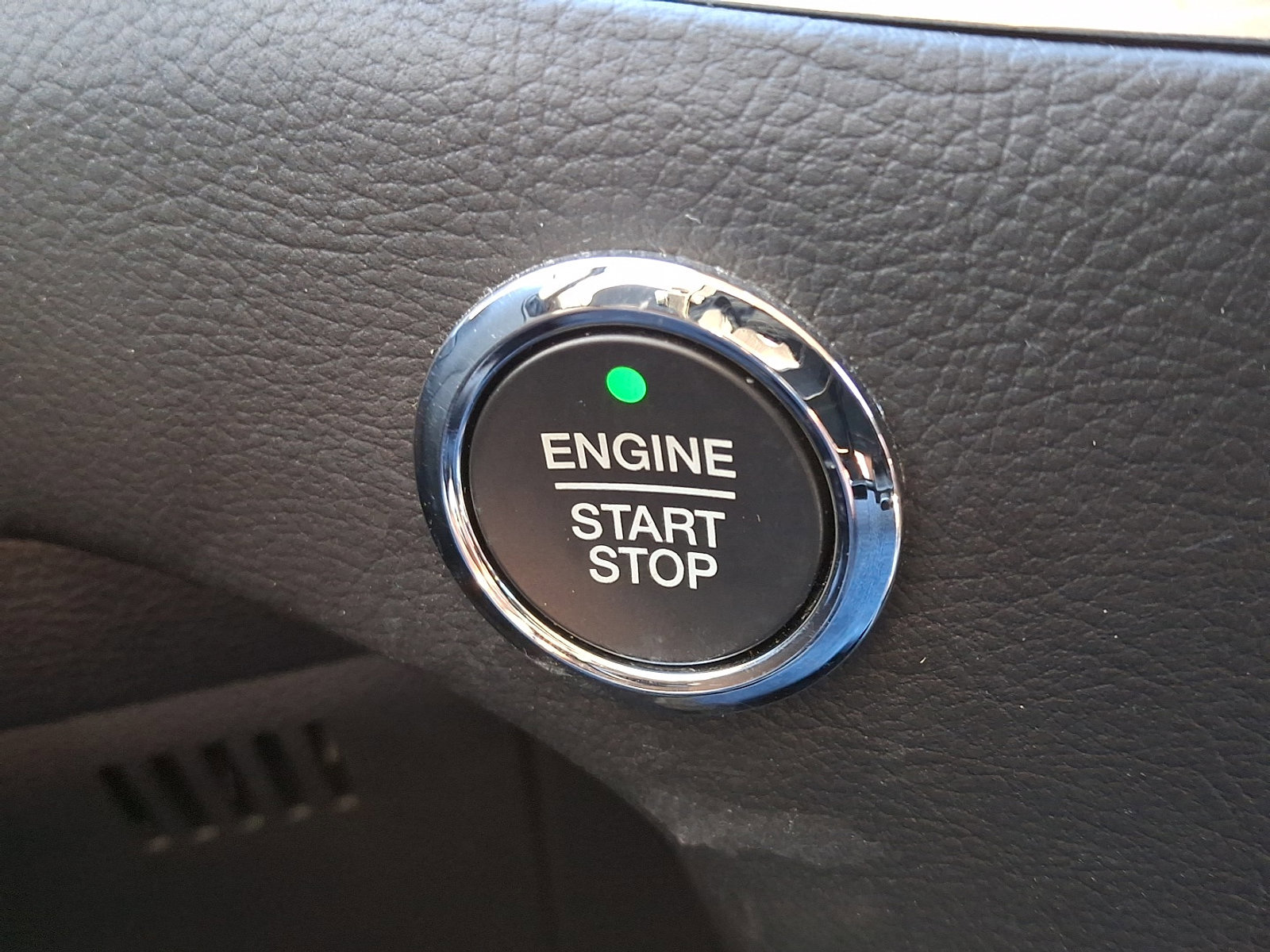 Certified 2022 Ford Edge Titanium w/ Equipment Group 301A image 23